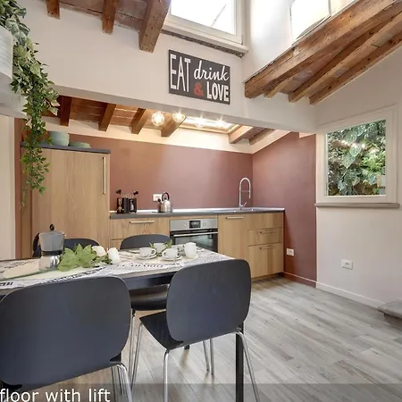 Apartman Vertical Garden By Mamo Firenze