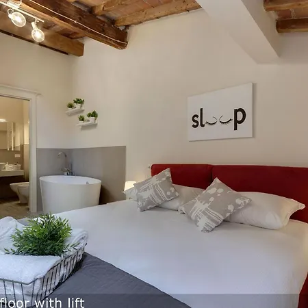Apartman Vertical Garden By Mamo